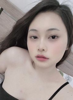 Anna - escort in Abu Dhabi Photo 2 of 8