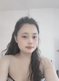 Anna - escort in Abu Dhabi Photo 7 of 8