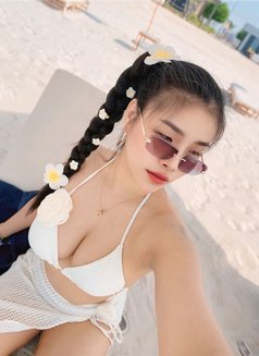 Anna - escort in Abu Dhabi Photo 3 of 9