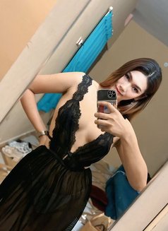 Anna - escort in Şalālah Photo 2 of 4