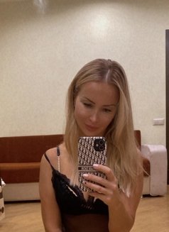 Anna - puta in Dubai Photo 1 of 6