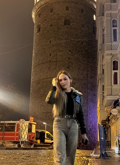 Anna - Transsexual escort in İstanbul Photo 1 of 11
