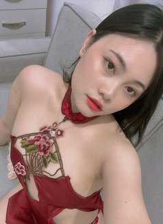 Anna - escort in Abu Dhabi Photo 14 of 15