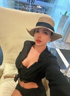 Vivian- hot gym body and - escort in Hanoi Photo 6 of 10