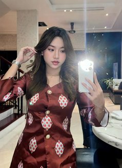 Anna - escort in Singapore Photo 6 of 7