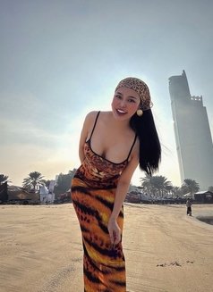 Anna Von Klinski - puta in Abu Dhabi Photo 6 of 6