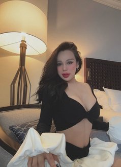Anna Von Klinski - puta in Abu Dhabi Photo 6 of 9