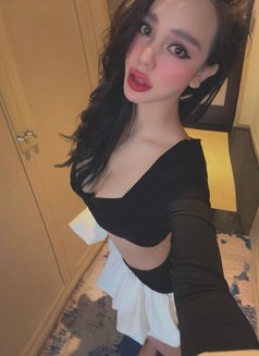 Anna Von Klinski - puta in Abu Dhabi Photo 8 of 9