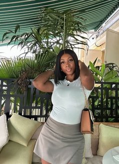 Annabel - escort in Abu Dhabi Photo 3 of 6