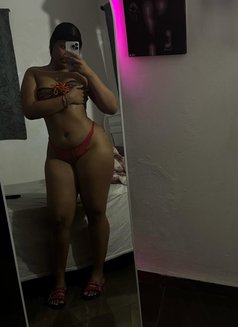 Annabel - puta in Şalālah Photo 1 of 2