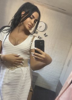annabella - Transsexual escort in Beirut Photo 3 of 30