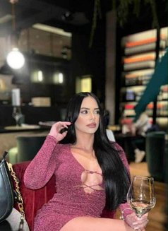 Annal - escort in Doha Photo 2 of 3