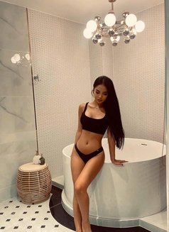 Anne - escort in Doha Photo 1 of 5