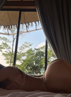 Anne - escort in Madrid Photo 1 of 2