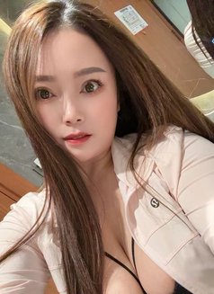 Anne - escort in Shenzhen Photo 1 of 3