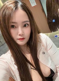 Anne - escort in Shenzhen Photo 2 of 3