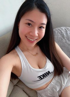 Anne - puta in Guangzhou Photo 4 of 6