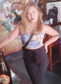 Anne - escort in Manila Photo 7 of 13
