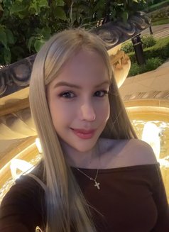 Anne Nicole Just Arrived - puta in Bangkok Photo 2 of 5