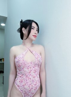 Anne - puta in Abu Dhabi Photo 6 of 7