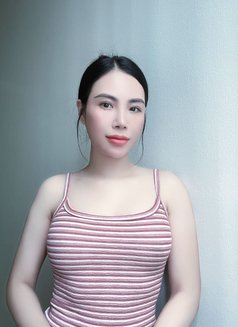 Anne - escort in Abu Dhabi Photo 7 of 8