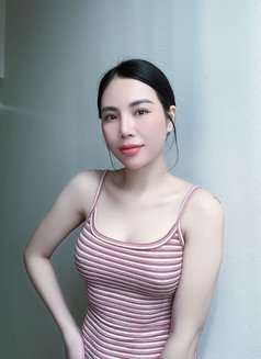Anne - puta in Abu Dhabi Photo 3 of 7