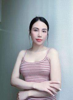 Anne - puta in Abu Dhabi Photo 4 of 7