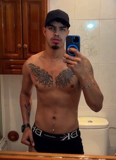 Annel - Male escort in Malta Photo 4 of 13