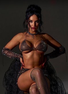 Annette - escort in Dubai Photo 2 of 8