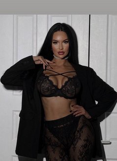 Annette - escort in Dubai Photo 4 of 8