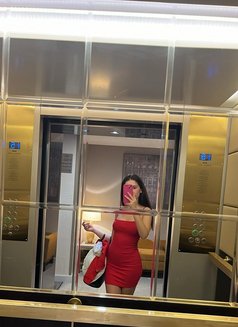 Annie - escort in Dubai Photo 1 of 2