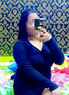 Annie - puta in Bangalore Photo 3 of 6