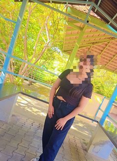 Annie - puta in Bangalore Photo 5 of 6