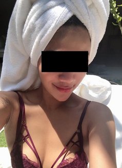 Annie , Indonesian Explosive - puta in Dubai Photo 3 of 5