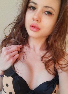 Annie - escort in Dubai Photo 2 of 10