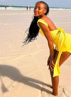 Annie - escort in Gurgaon Photo 2 of 6