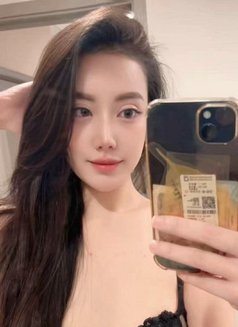 Annie - escort in Bangkok Photo 3 of 6