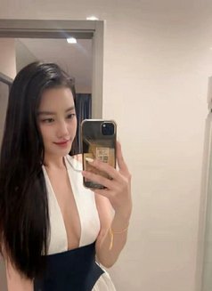 Annie - escort in Bangkok Photo 5 of 6