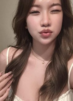 Annna - escort in Singapore Photo 1 of 4