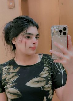 Annu - escort in Dubai Photo 1 of 2