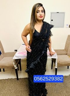 Annu - escort in Dubai Photo 3 of 6