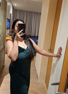 NISHU - escort in Noida Photo 12 of 16