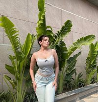 Annu Sharma - puta in Sharjah