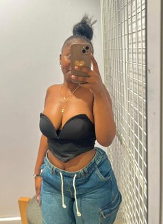 Anny - escort in Guangzhou Photo 1 of 4