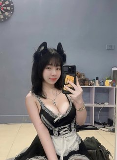 Anny - escort in Doha Photo 1 of 4