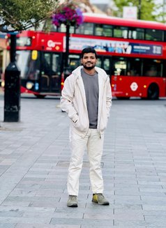 Anonymous - Acompañantes masculino in Dhaka Photo 1 of 6