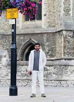 Anonymous - Acompañantes masculino in Dhaka Photo 3 of 6