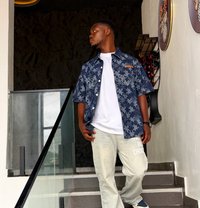 Anonymous - Acompañantes masculino in Lagos, Nigeria Photo 1 of 2