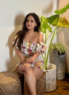 Anoushka - escort in Noida Photo 2 of 3