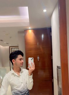 Ansh - Male escort in New Delhi Photo 3 of 7